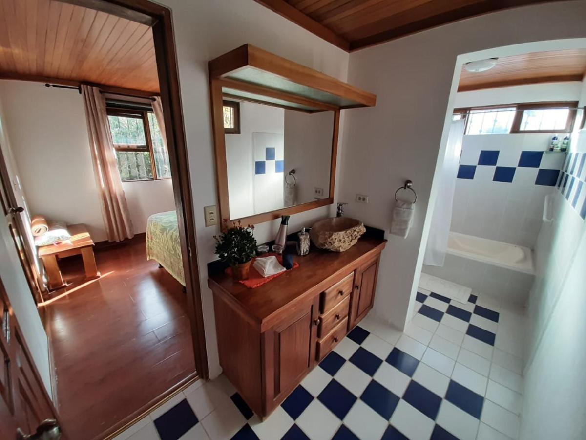 Luna Inn B&B Ciudad Cariari Eksteriør billede